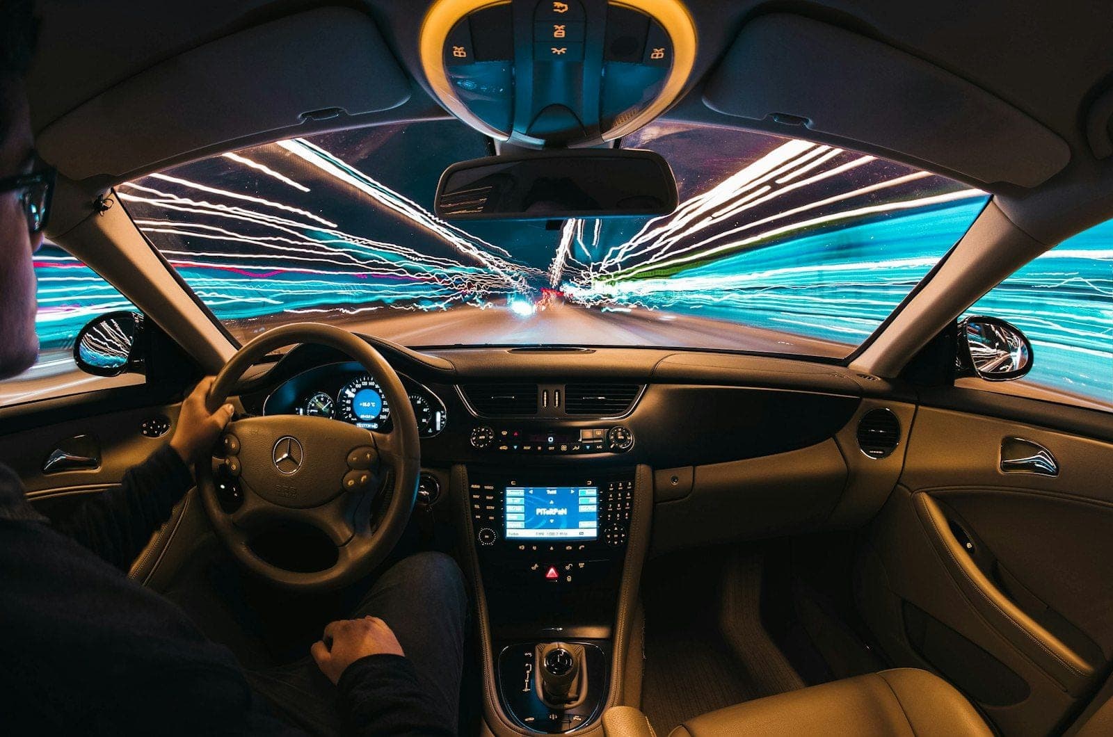 Steering wheel and dashboard